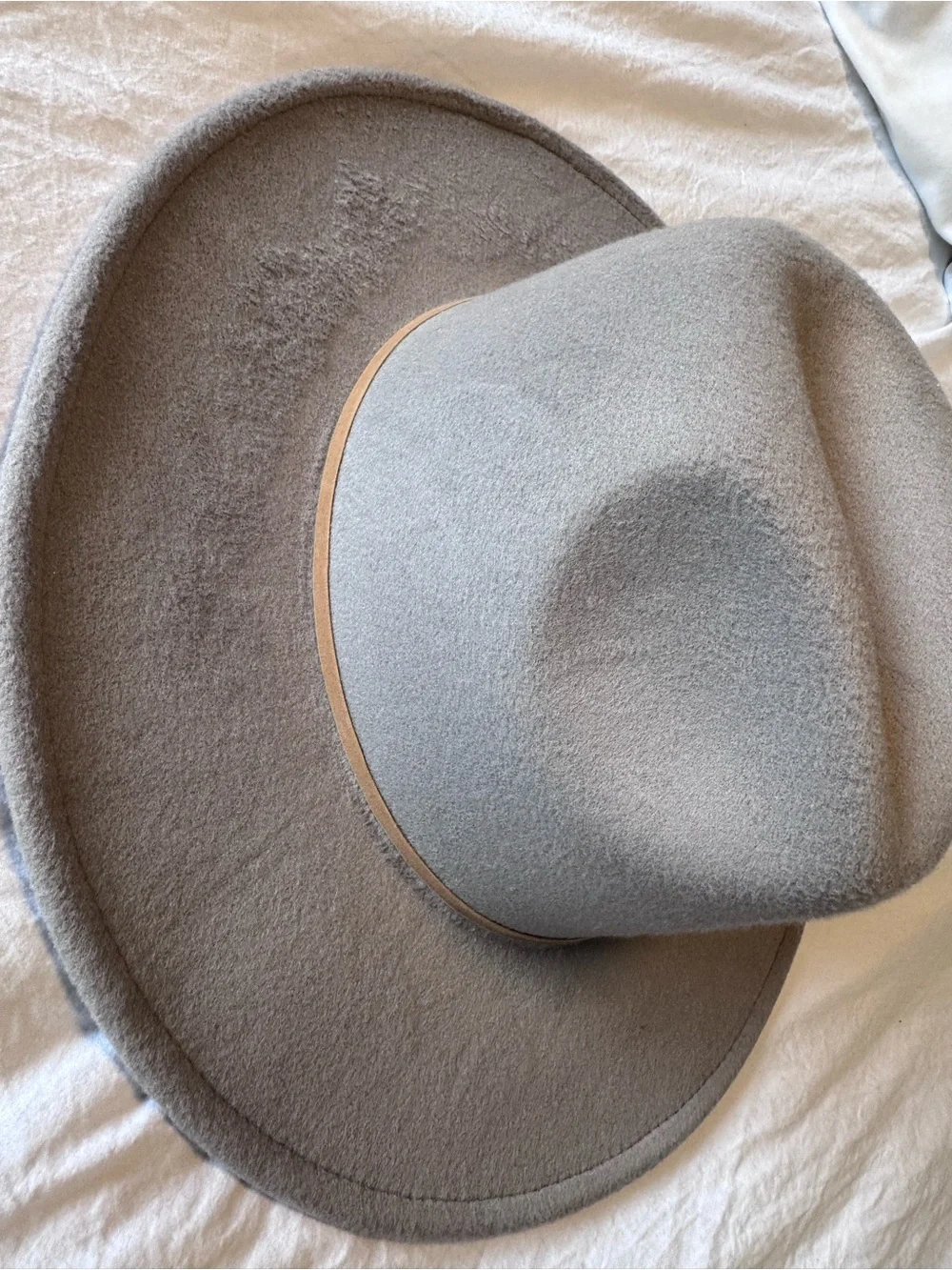 Wide Brim Felt Hat in Gray with ivory handmade macrame hat hanger